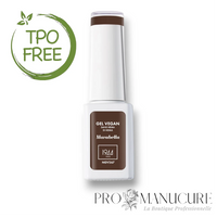 Vernis semi-permanent 1944 Paris Gel Vegan, teinte Marabella NGV267. Couleur marron chocolat profond au fini crème. Formule professionnelle sans Hema et sans TPO, format 7ml.