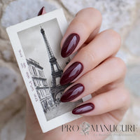 Manucure réalisée avec le vernis semi-permanent 1944 Paris Gel Vegan, teinte Camille NGV254. Formule professionnelle sans Hema, sans TPO