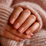 Manucure réalisée avec le vernis semi-permanent 1944 Paris Gel Vegan, teinte Ella NGV262. Formule professionnelle sans Hema, sans TPO.