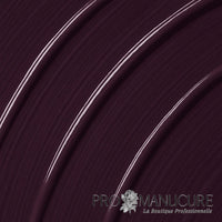 Couleur 1944 Paris Lysiane NGV246. Couleur aubergine très foncé au fini crème onctueux.