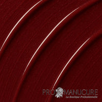 Couleur 1944 Paris Oriane NGV245. Texture rouge profond aux reflets pailletés précieux.