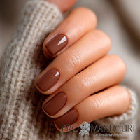 Manucure réalisée avec le vernis semi-permanent 1944 Paris Gel Vegan, teinte Ranya NGV265. Formule professionnelle sans Hema, sans TPO