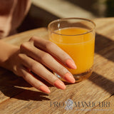 Manucure réalisée avec le Vernis semi-permanent 1944 Paris Gel Vegan, teinte Tessa NGV274. Formule professionnelle sans Hema, sans TPO.