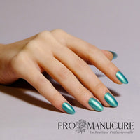 CND-Vinylux-Clash-Out-Hand
