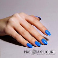 CND-Vinylux-Motley-Blue-Hand