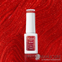 Résultat gel vegan cat eye Mirella 1944 Paris rouge feu étincelant reflets dorés sur ongles naturels