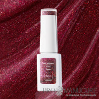 Résultat gel vegan semi-permanent Nour 1944 Paris framboise profond paillettes sur ongles naturels