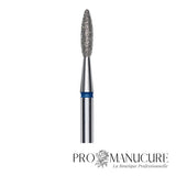 Zoom embout diamant Staleks FA10B021/8 forme flame pointe arrondie sécurisée grain moyen pour traitement sillons latéraux retrait ptérygion et manucure russe combinée quotidienne