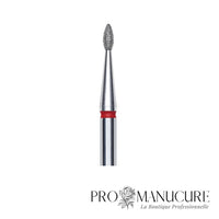 Zoom embout diamant Staleks FA40R016/4 forme micro drop base ronde et pointe effilée grain doux rouge pour ouverture sécurisée des sinus péri-unguéaux complexes et nettoyage des sillons latéraux très serrés
