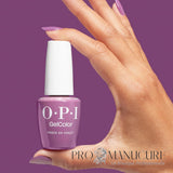 Vernis-Semi-Permanent-GelColor-OPI-Vogue-En-Violet-Hand2
