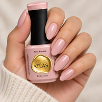 Manucure rose nude poudré avec le Vernis Semi-Permanent Atlas Paris Runway