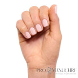 Vernis semi-permanent CND Shellac Aurora rose pâle laiteux sur les ongles