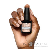 CND Shellac Cashmere Wrap nude beige rosé porté sur les ongles avec flacon 12,5 ml