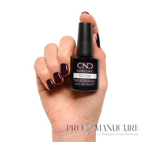 CND Shellac Dark Dahlia violet prune très foncé porté sur les ongles avec flacon 12,5 ml