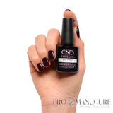 CND Shellac Dark Dahlia violet prune très foncé porté sur les ongles avec flacon 12,5 ml