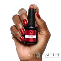 CND Shellac Ruby Ritz porté sur les ongles avec flacon 12,5 ml