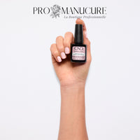 Manucure nude rosé irisé avec CND Shellac Winter Glow