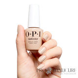 Manucure taupe nude OPI Berlin There, Doin’ That avec bouteille
