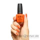 Flacon OPI Your Zestination Awaits 15 ml avec rendu orange vif et lumineux sur les ongles
