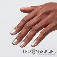 OPI-Infinite-Shine-go-big-or-go-chrome-Hand