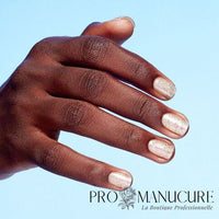 Vernis-Bio-OPI-Nature-Strong-Mind-Full-Of-Glitters-Hand