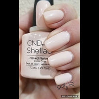 Manucure realisee avec le vernis semi-permanent CND Shellac Naked Naiveté, teinte rose nude très clair et crémeux, formule sans TPO.